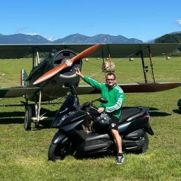 Schianto mortale con lo scooter contro una recinzione